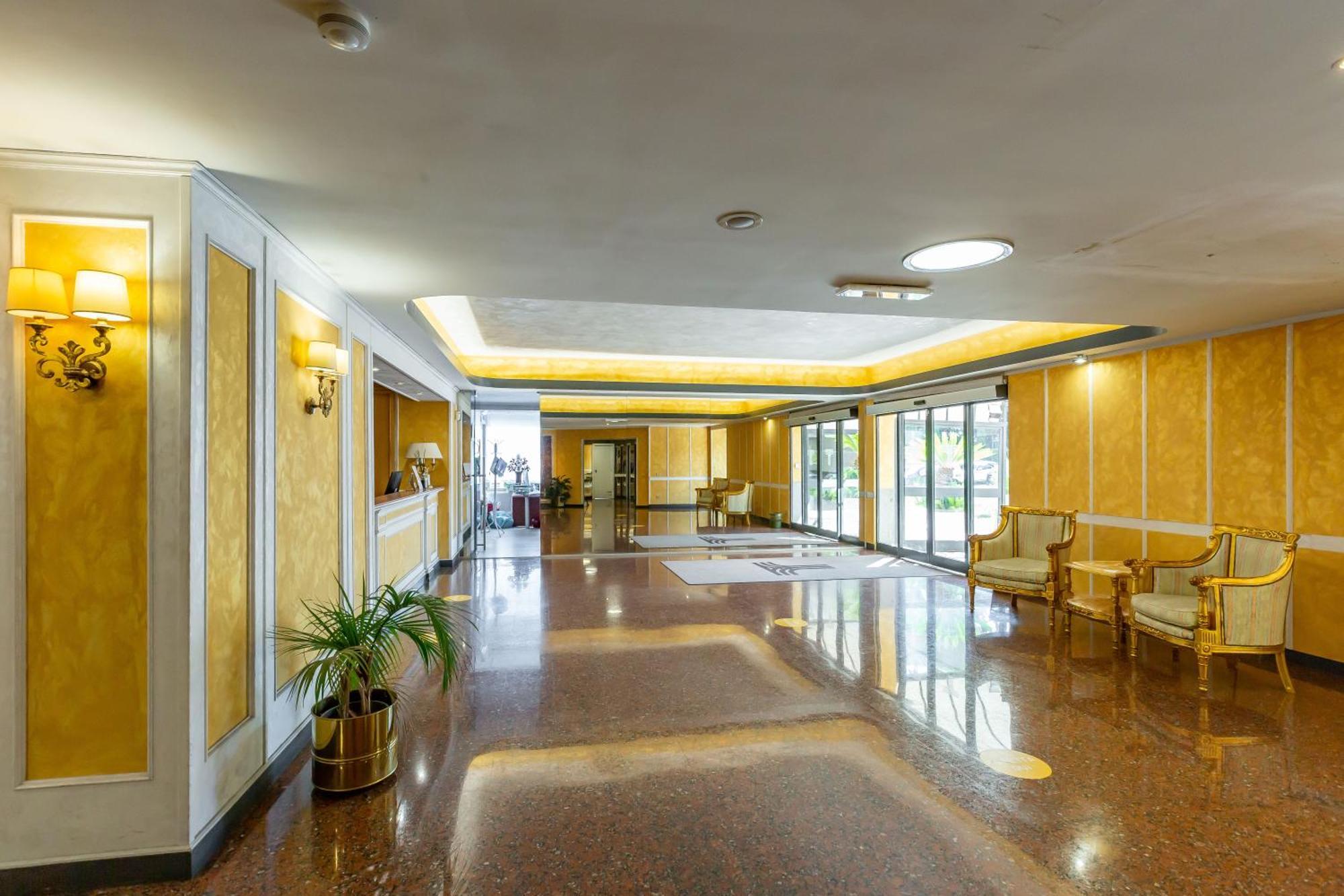 Next Stop From Laura Hotel Exterior foto