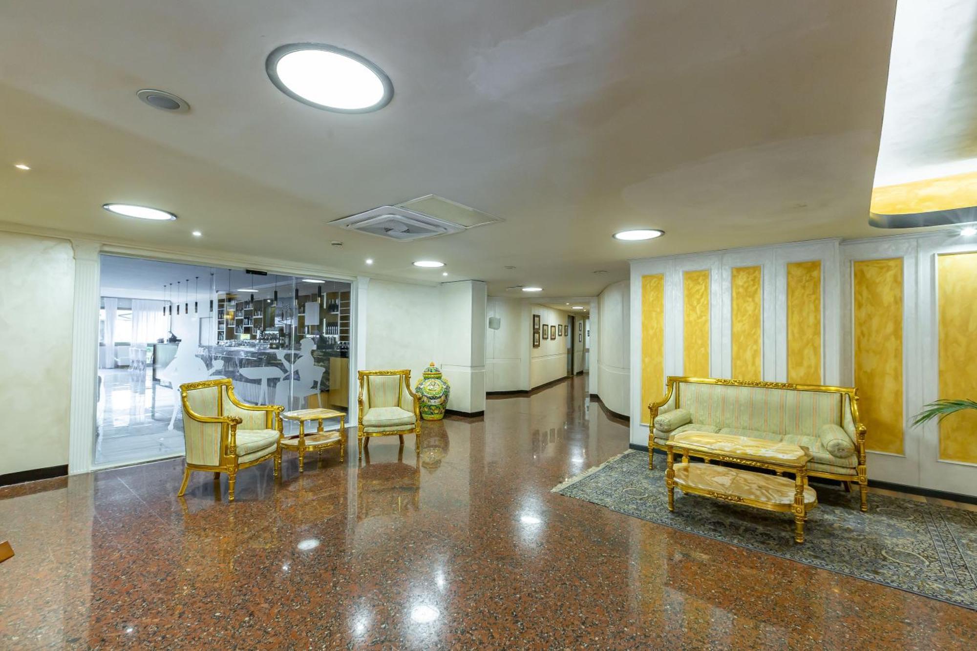 Next Stop From Laura Hotel Exterior foto